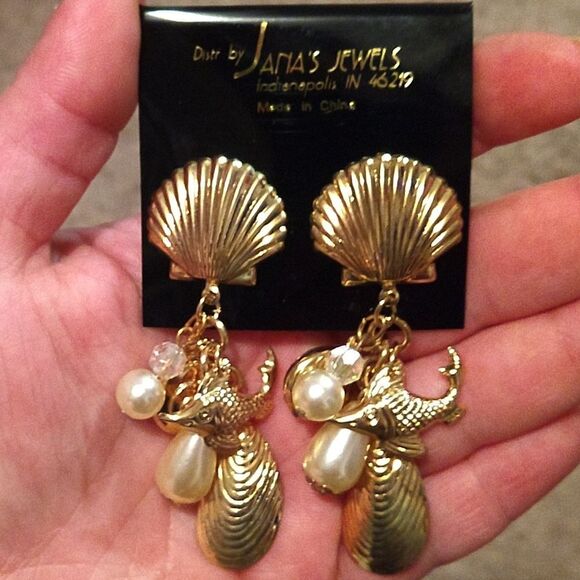 Gold Vintage Nautical Shell Beachy Dangle Earrings with Snail - Picture 2 of 2